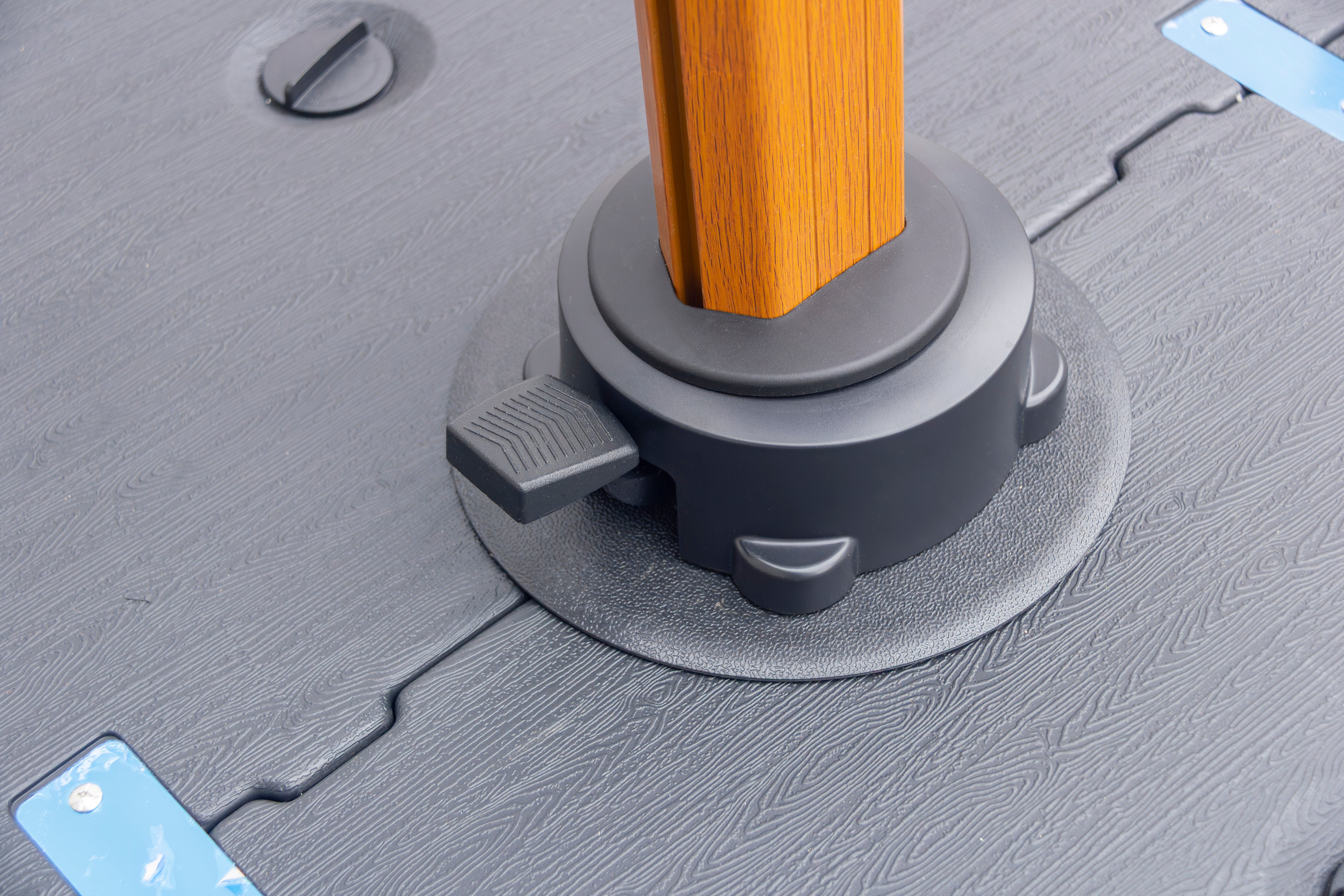 Roma 3mt x 3 mt Canteliever umbrella with base and cover